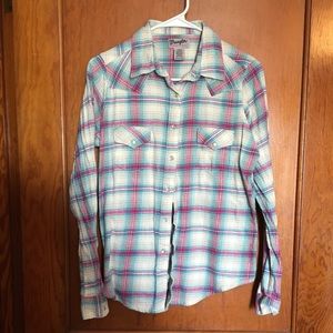 Wrangler. Long sleeved button down shirt